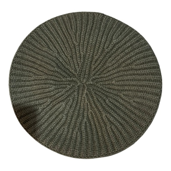 Naked Cashmere Women's Beret Beanie Green Medium Large Army - Picture 2 of 4